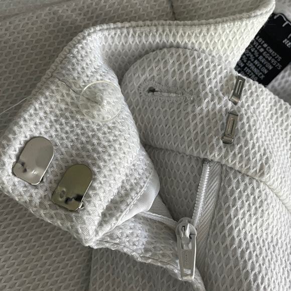 Women's Size 10 Attyre White Mackenzie Knit Scalloped Hem Casual Shorts - Picture 4 of 8